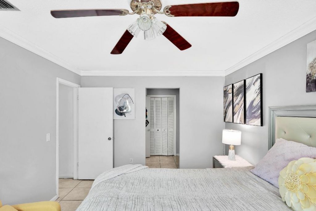 213 SE Eyerly Avenue, Port Saint Lucie, FL 34983 Photo