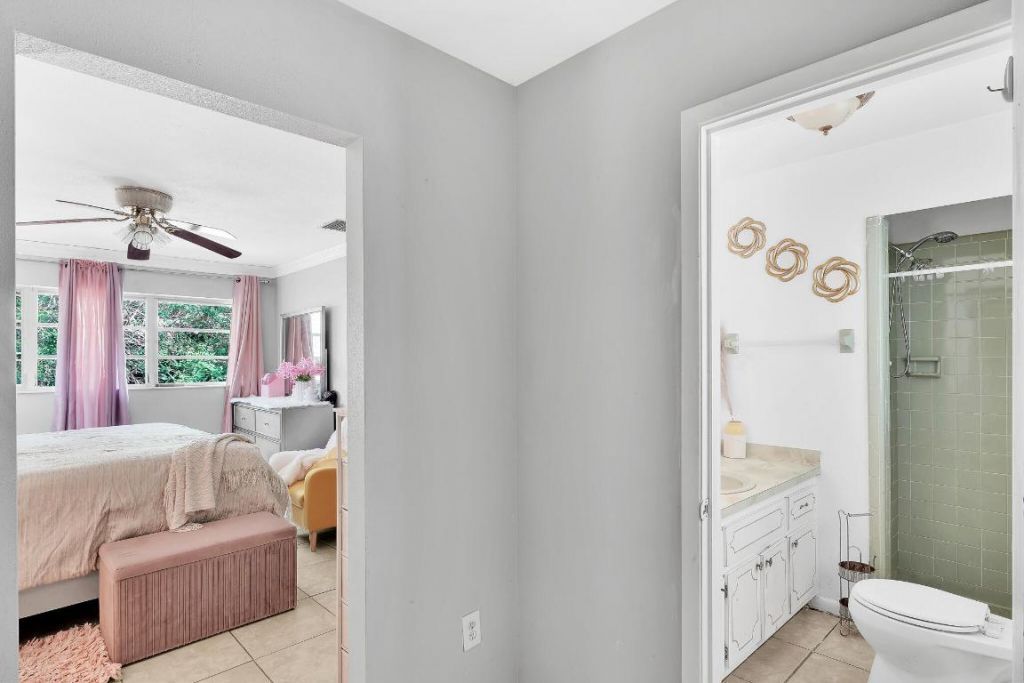 213 SE Eyerly Avenue, Port Saint Lucie, FL 34983 Photo