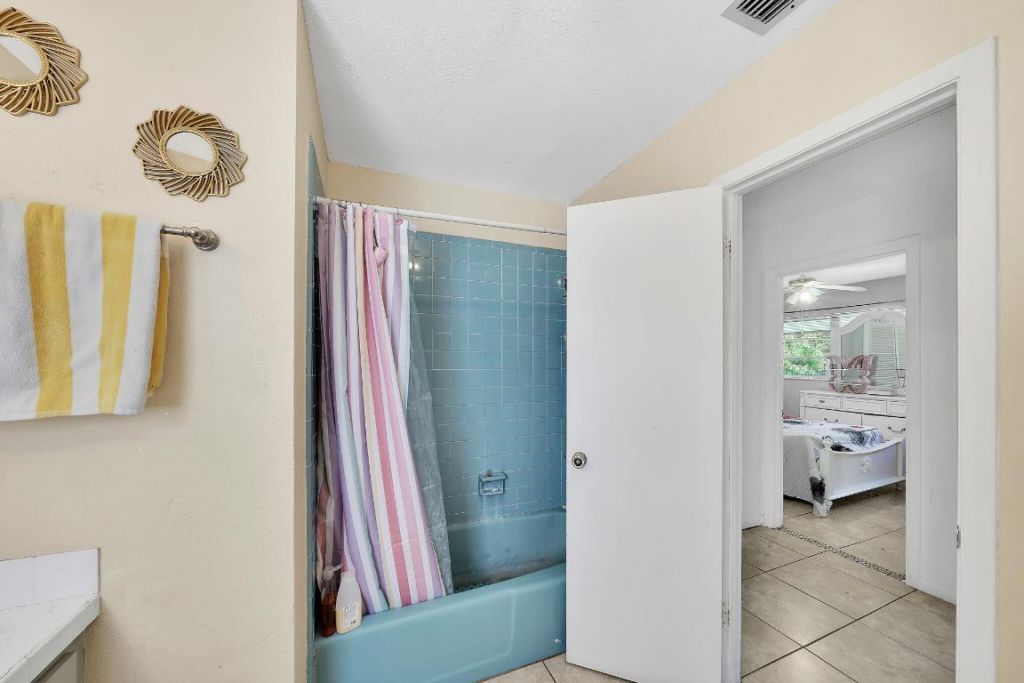 213 SE Eyerly Avenue, Port Saint Lucie, FL 34983 Photo