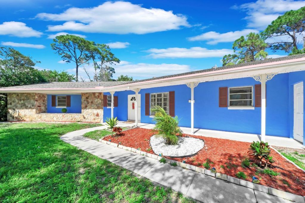 213 SE Eyerly Avenue, Port Saint Lucie, FL 34983 Photo