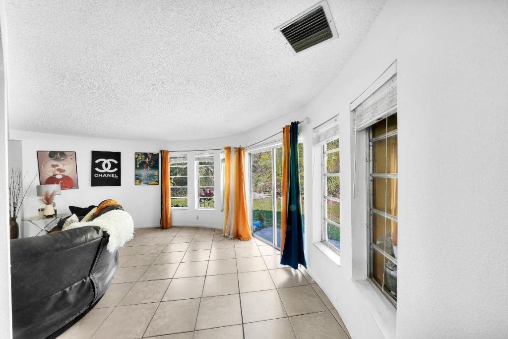 213 SE Eyerly Avenue, Port Saint Lucie, FL 34983 Photo