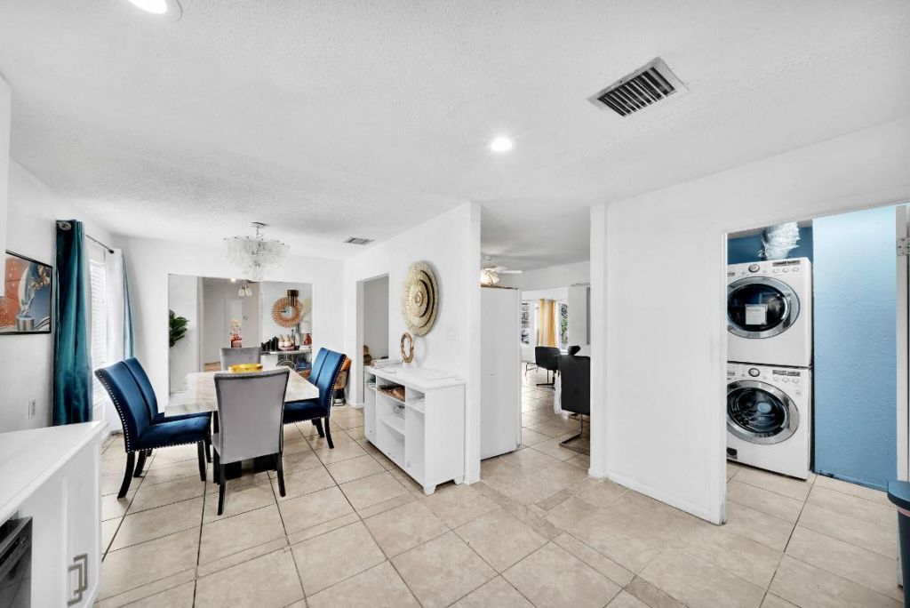 213 SE Eyerly Avenue, Port Saint Lucie, FL 34983 Photo