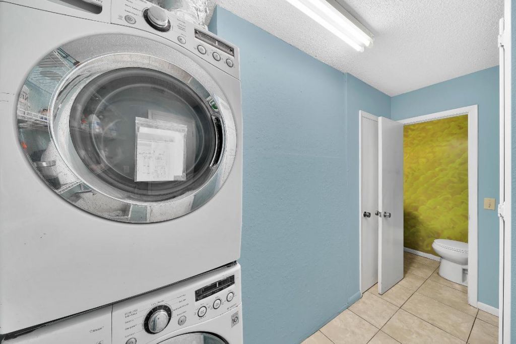 213 SE Eyerly Avenue, Port Saint Lucie, FL 34983 Photo