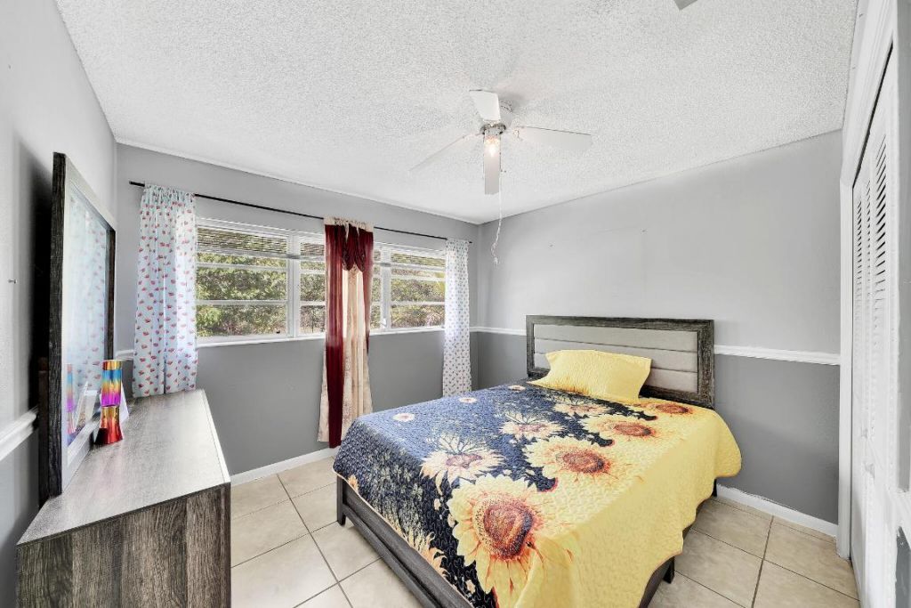 213 SE Eyerly Avenue, Port Saint Lucie, FL 34983 Photo