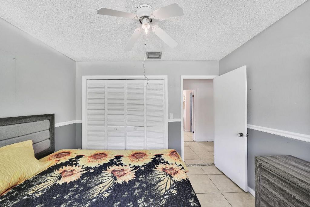 213 SE Eyerly Avenue, Port Saint Lucie, FL 34983 Photo