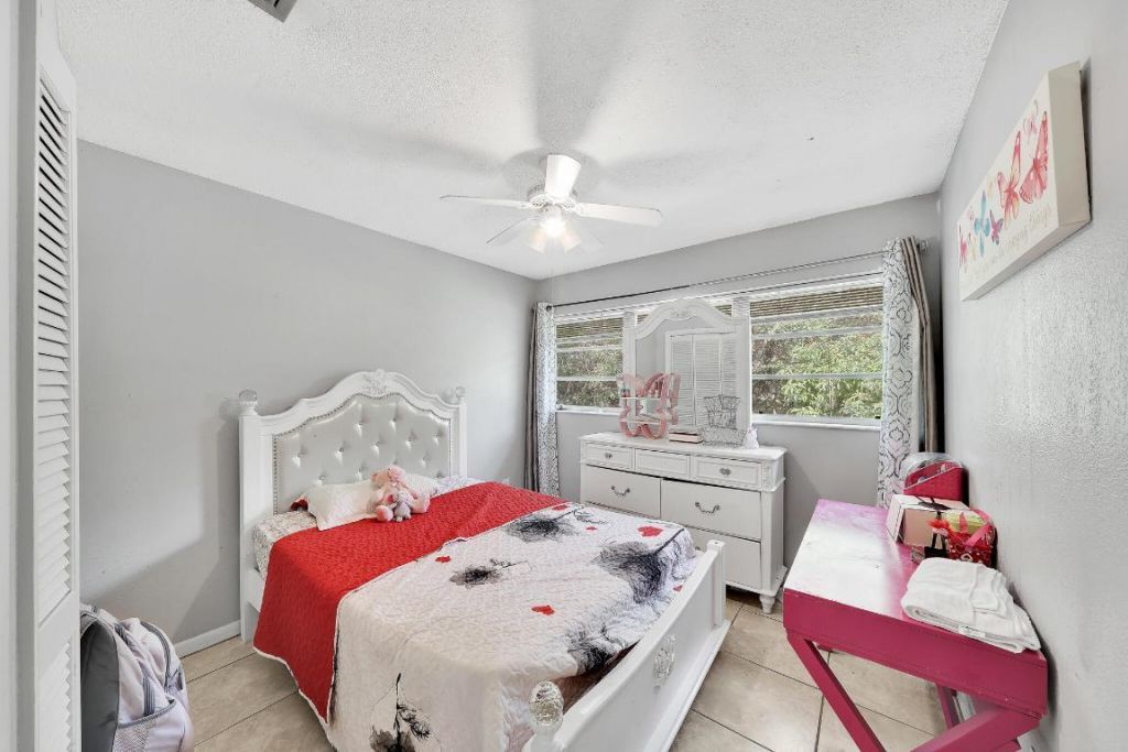 213 SE Eyerly Avenue, Port Saint Lucie, FL 34983 Photo