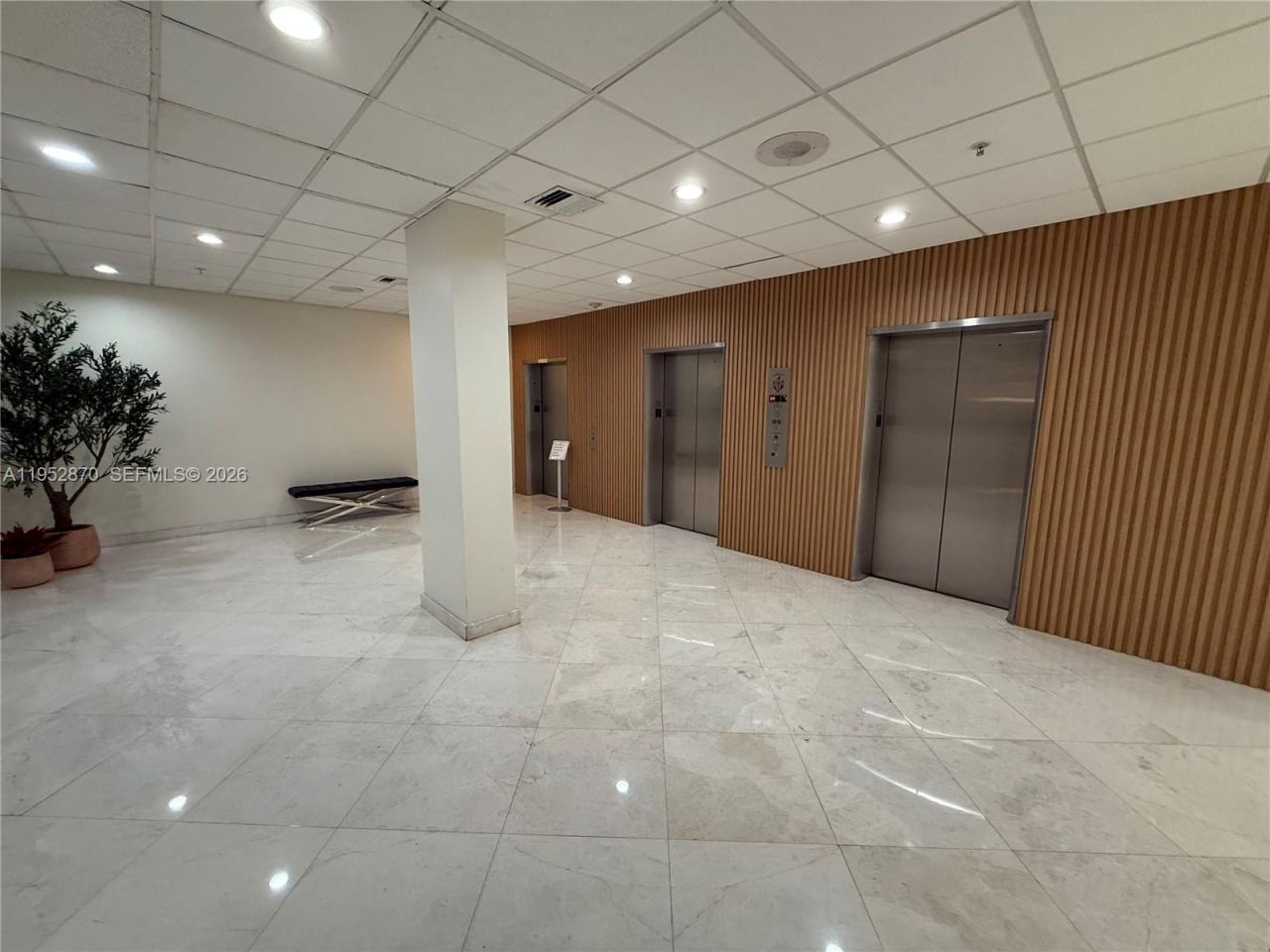 2780 NE 183rd St , Unit 2107, Aventura, FL 33160 Photo