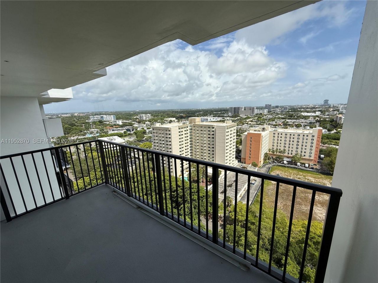 2780 NE 183rd St , Unit 2107, Aventura, FL 33160 Photo