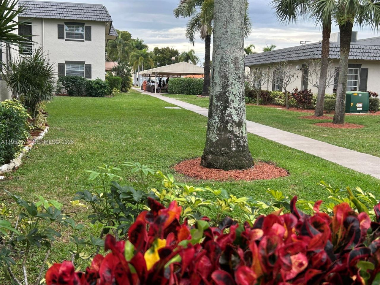 5640 SW 3rd Pl, Unit 212, Margate, FL 33068 Photo