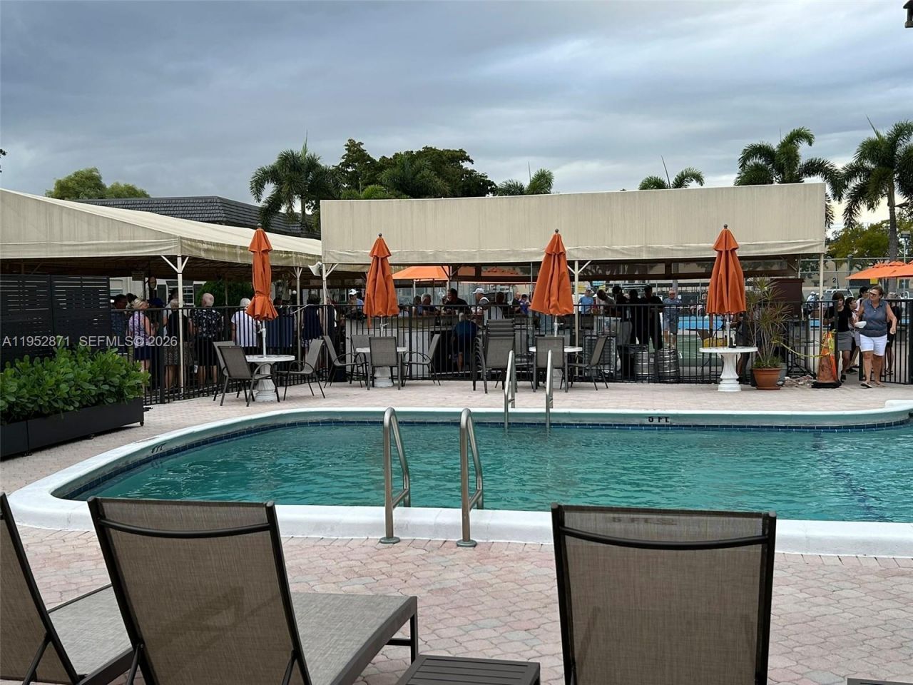 5640 SW 3rd Pl, Unit 212, Margate, FL 33068 Photo