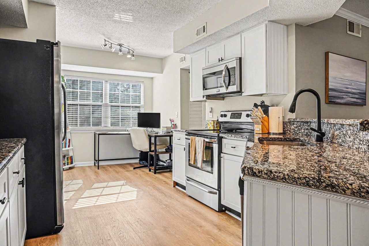 1752 Parc Vue Photo 11