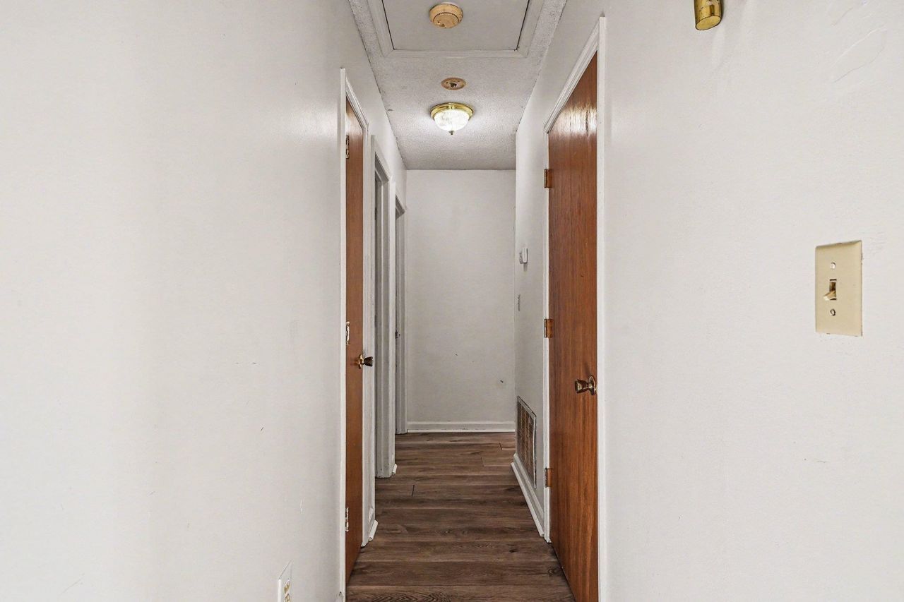 916 Brinkley St. Photo 12