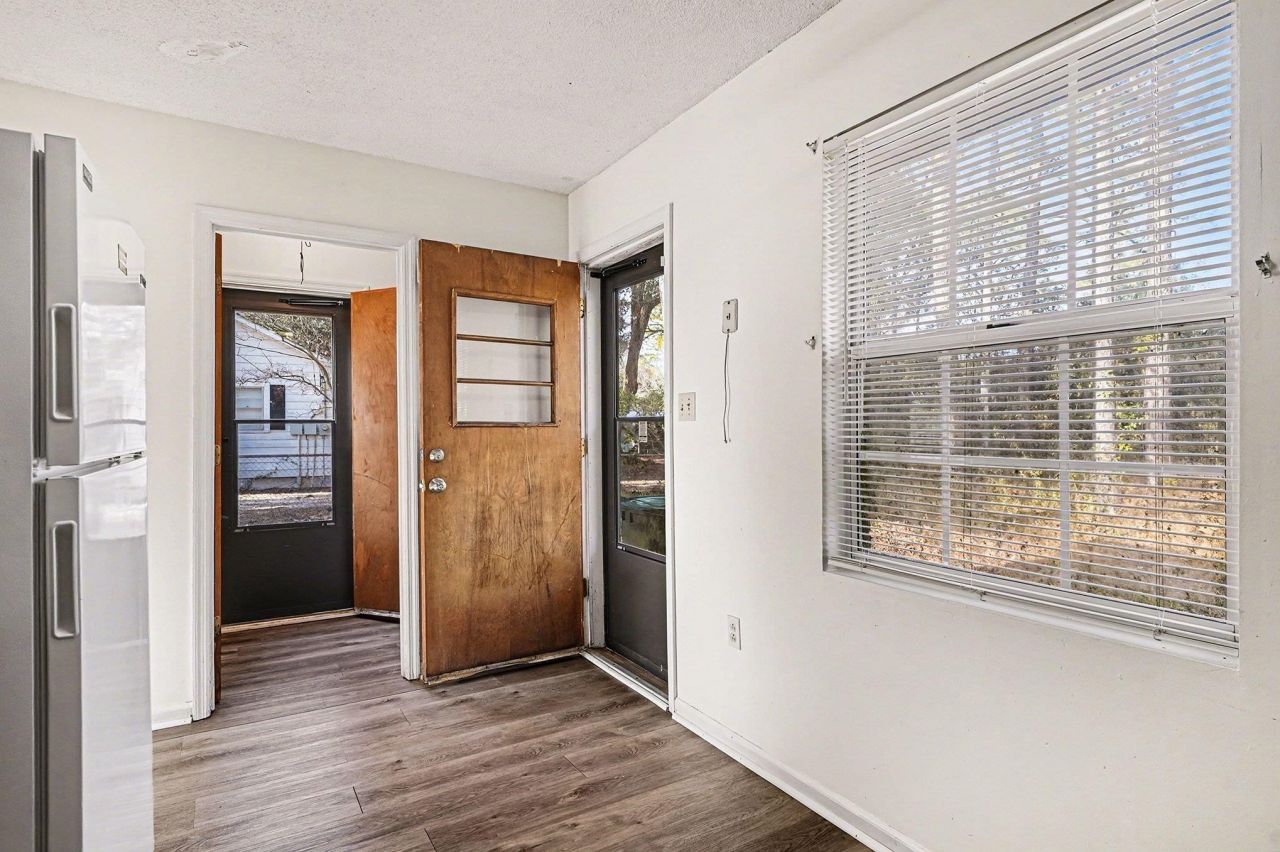 916 Brinkley St. Photo 8