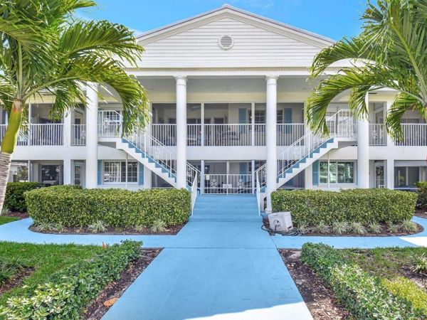 201 Venetian Drive, Unit 4, Delray Beach, FL 33483