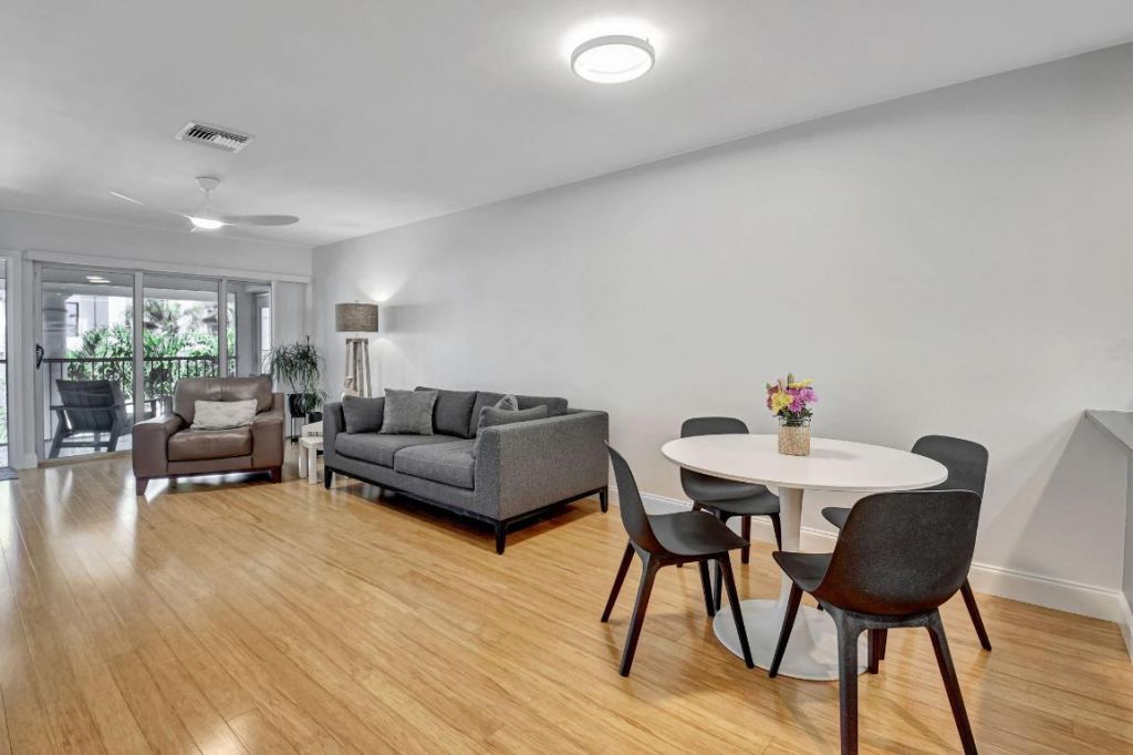 201 Venetian Drive, Unit 4, Delray Beach, FL 33483 Photo