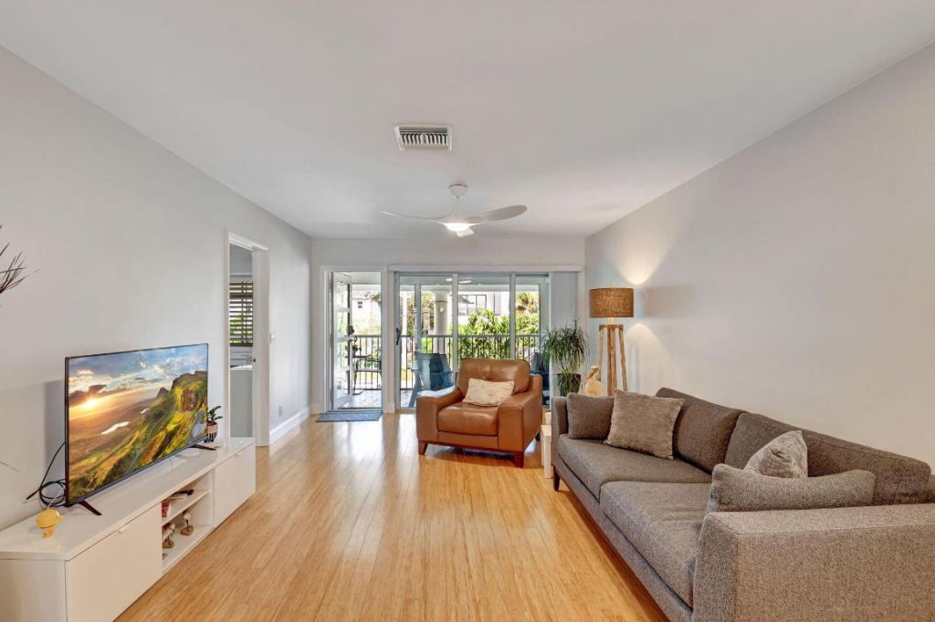 201 Venetian Drive, Unit 4, Delray Beach, FL 33483 Photo