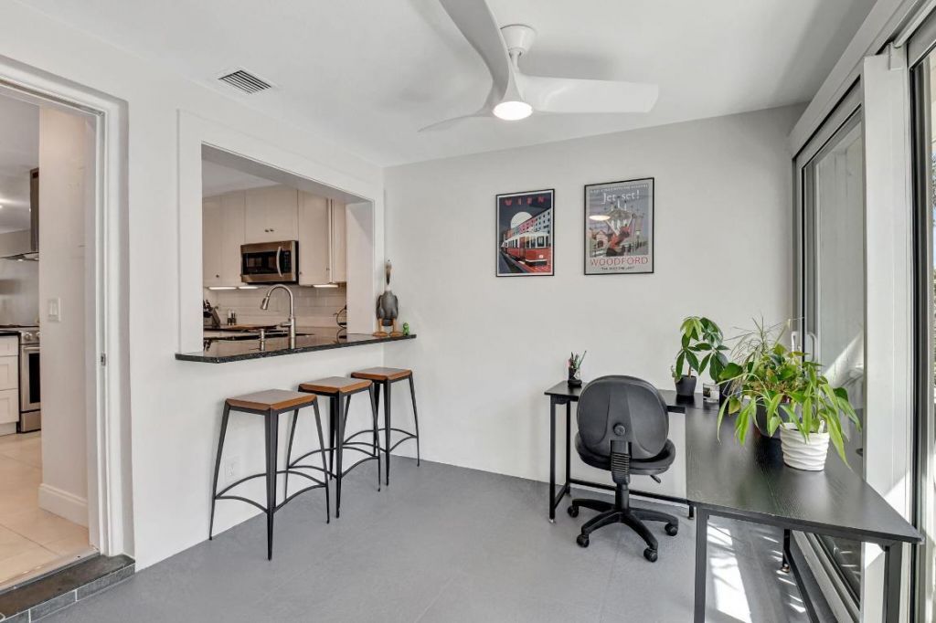 201 Venetian Drive, Unit 4, Delray Beach, FL 33483 Photo