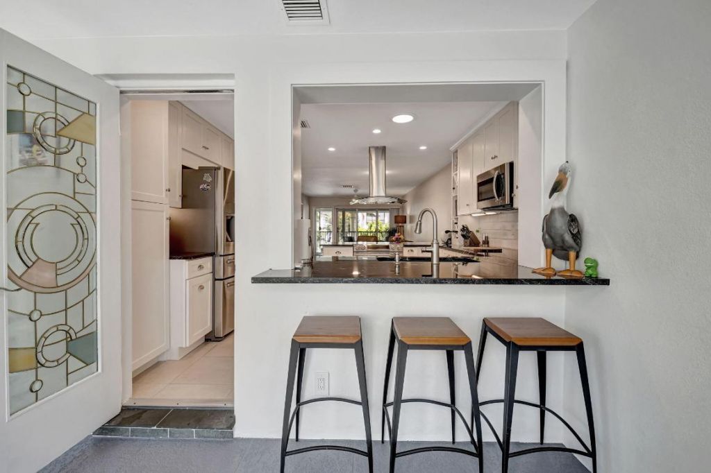 201 Venetian Drive, Unit 4, Delray Beach, FL 33483 Photo