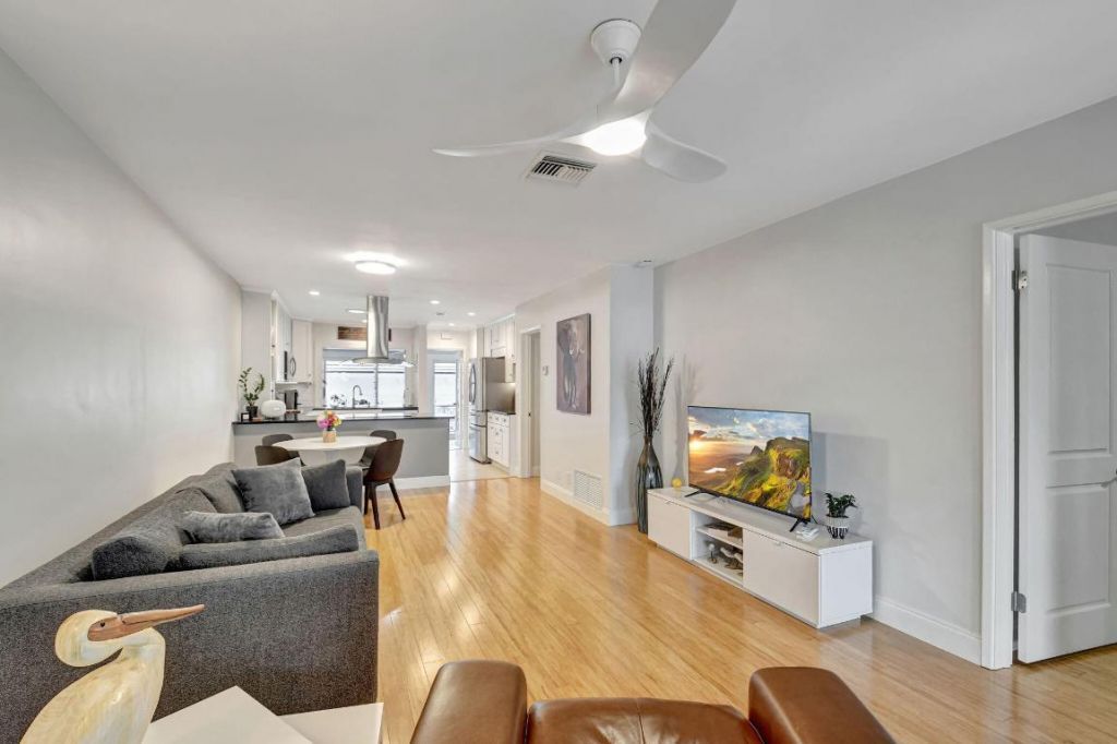 201 Venetian Drive, Unit 4, Delray Beach, FL 33483 Photo