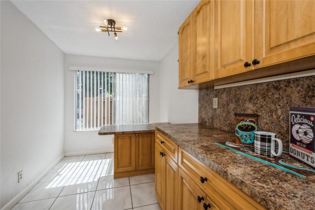 8208 NW 8th Place, Unit 4, Fort Lauderdale, FL 33324 Photo