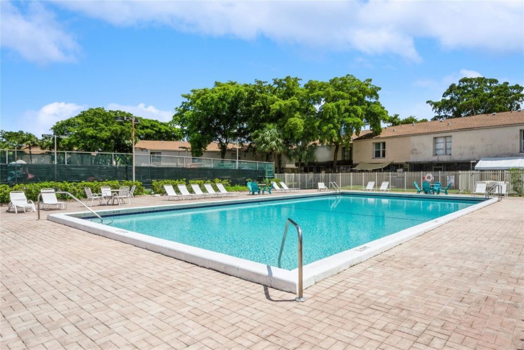 8208 NW 8th Place, Unit 4, Fort Lauderdale, FL 33324 Photo