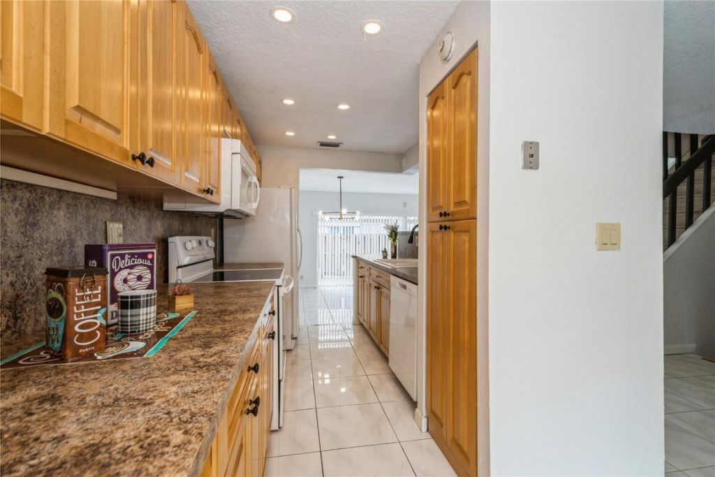 8208 NW 8th Place, Unit 4, Fort Lauderdale, FL 33324 Photo