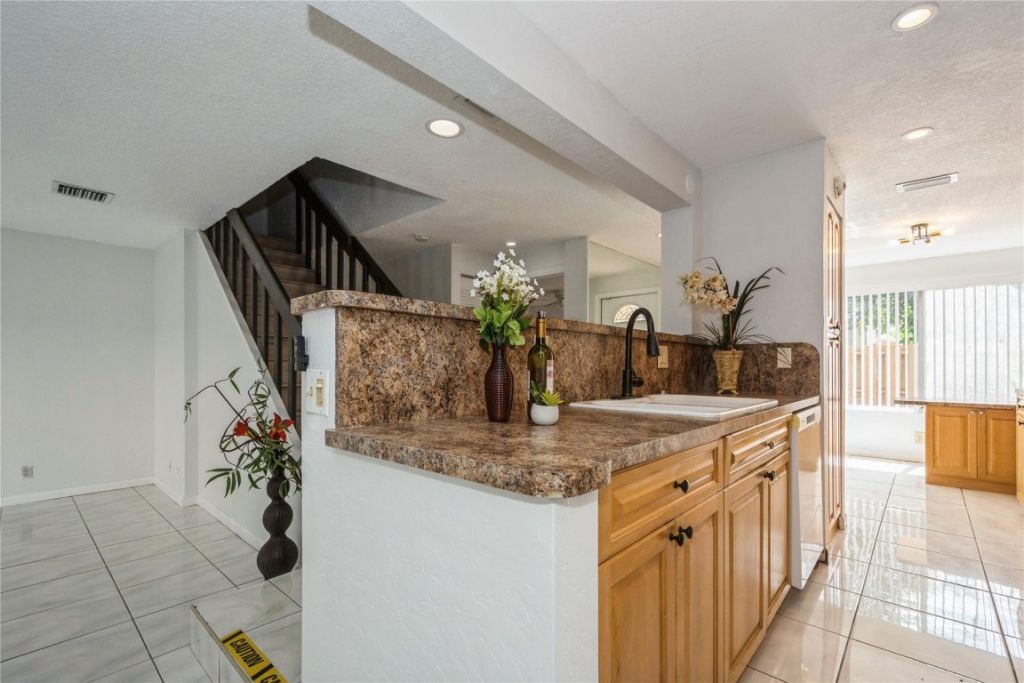 8208 NW 8th Place, Unit 4, Fort Lauderdale, FL 33324 Photo