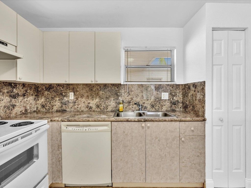 4255 N University Drive, Unit 308, Sunrise, FL 33351 Photo