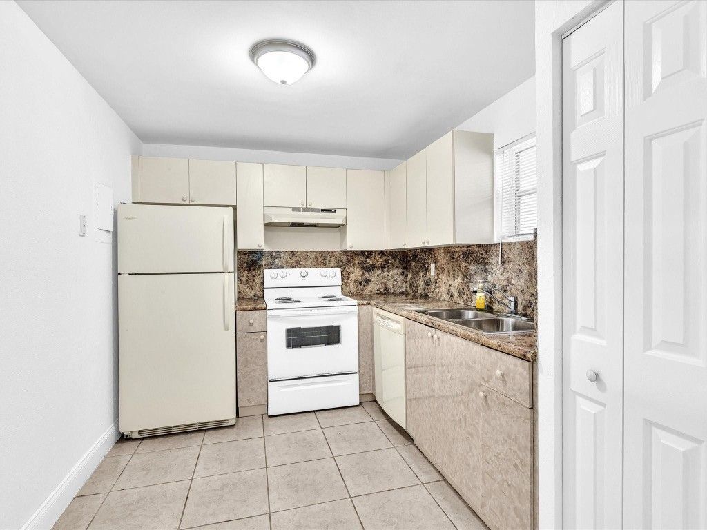 4255 N University Drive, Unit 308, Sunrise, FL 33351 Photo