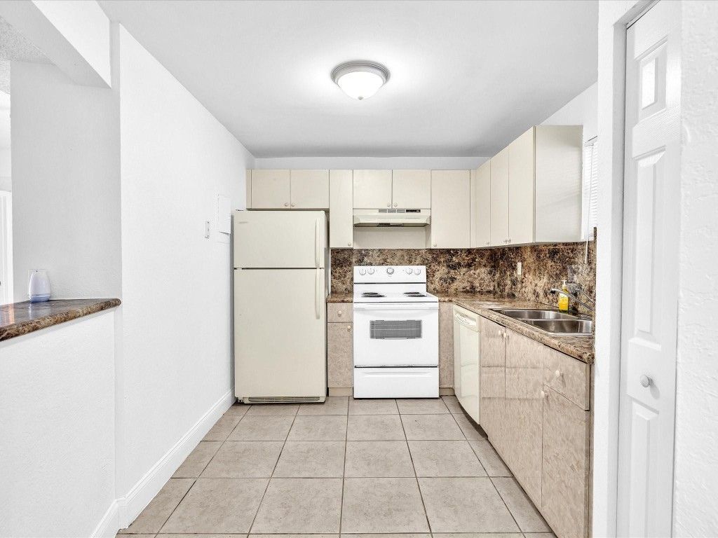 4255 N University Drive, Unit 308, Sunrise, FL 33351 Photo