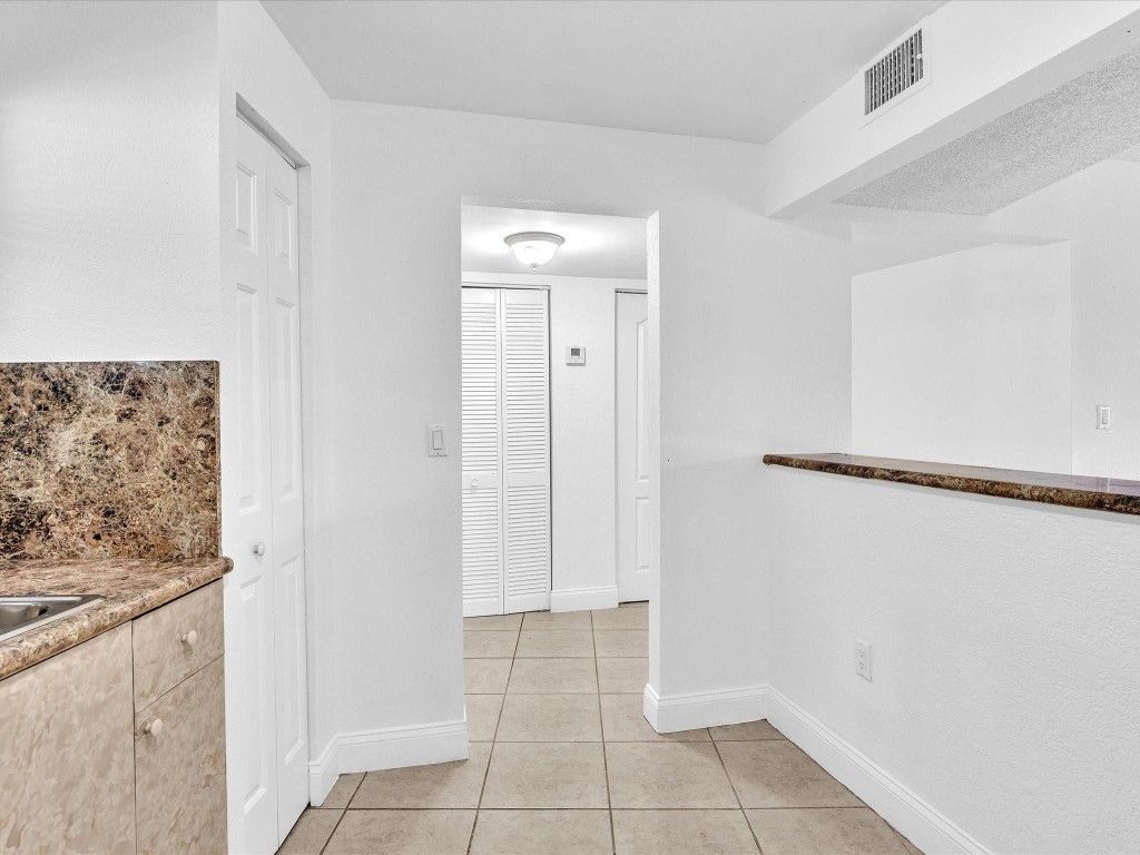 4255 N University Drive, Unit 308, Sunrise, FL 33351 Photo