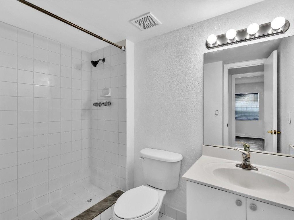 4255 N University Drive, Unit 308, Sunrise, FL 33351 Photo