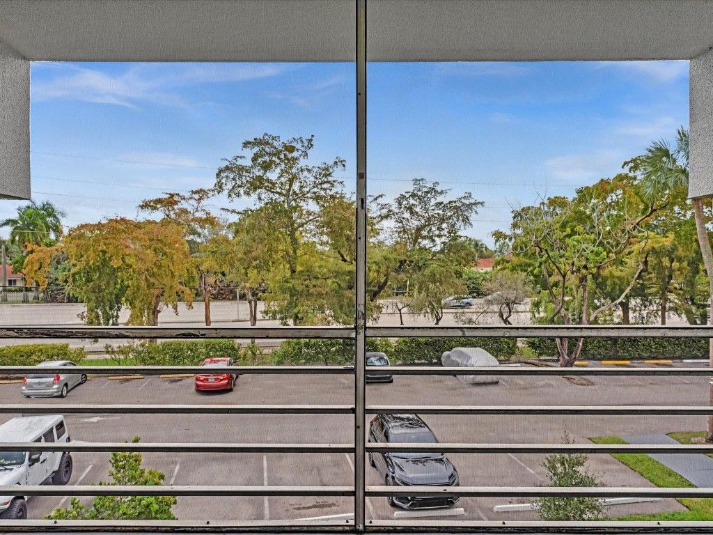 4255 N University Drive, Unit 308, Sunrise, FL 33351 Photo