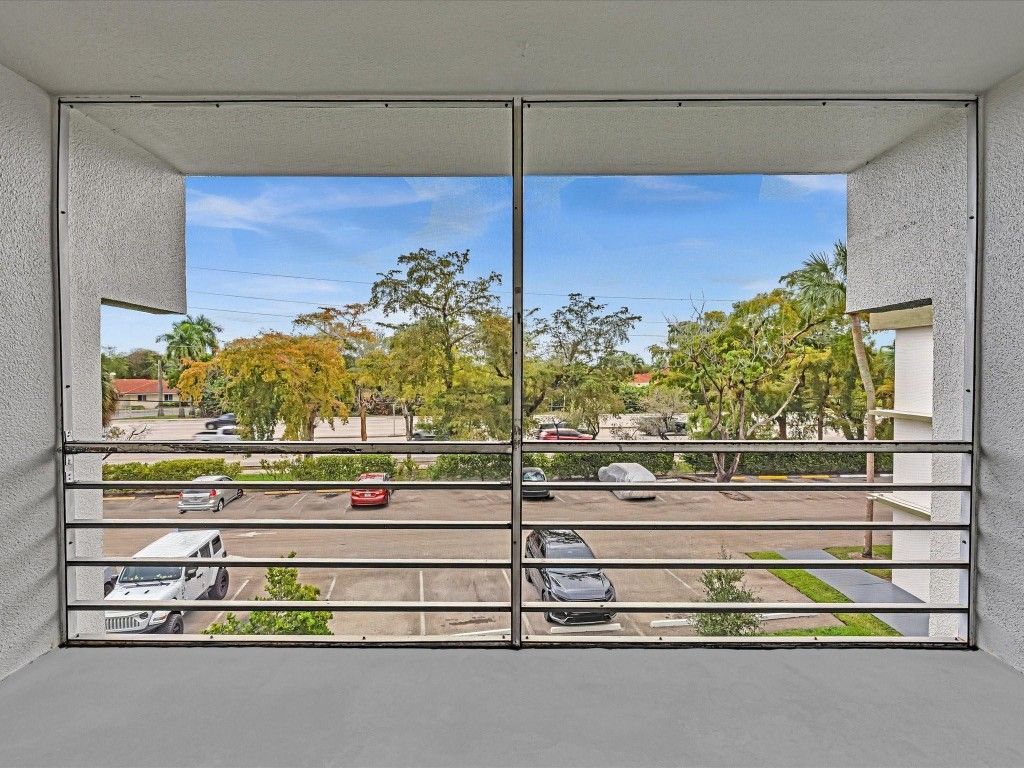 4255 N University Drive, Unit 308, Sunrise, FL 33351 Photo