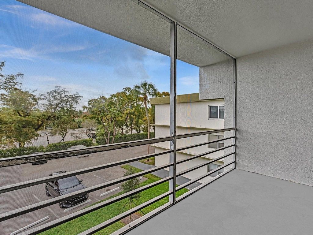 4255 N University Drive, Unit 308, Sunrise, FL 33351 Photo