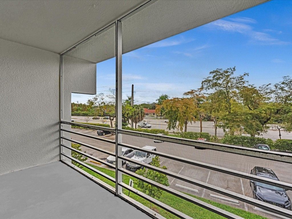 4255 N University Drive, Unit 308, Sunrise, FL 33351 Photo