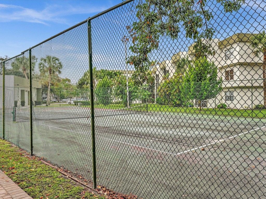 4255 N University Drive, Unit 308, Sunrise, FL 33351 Photo