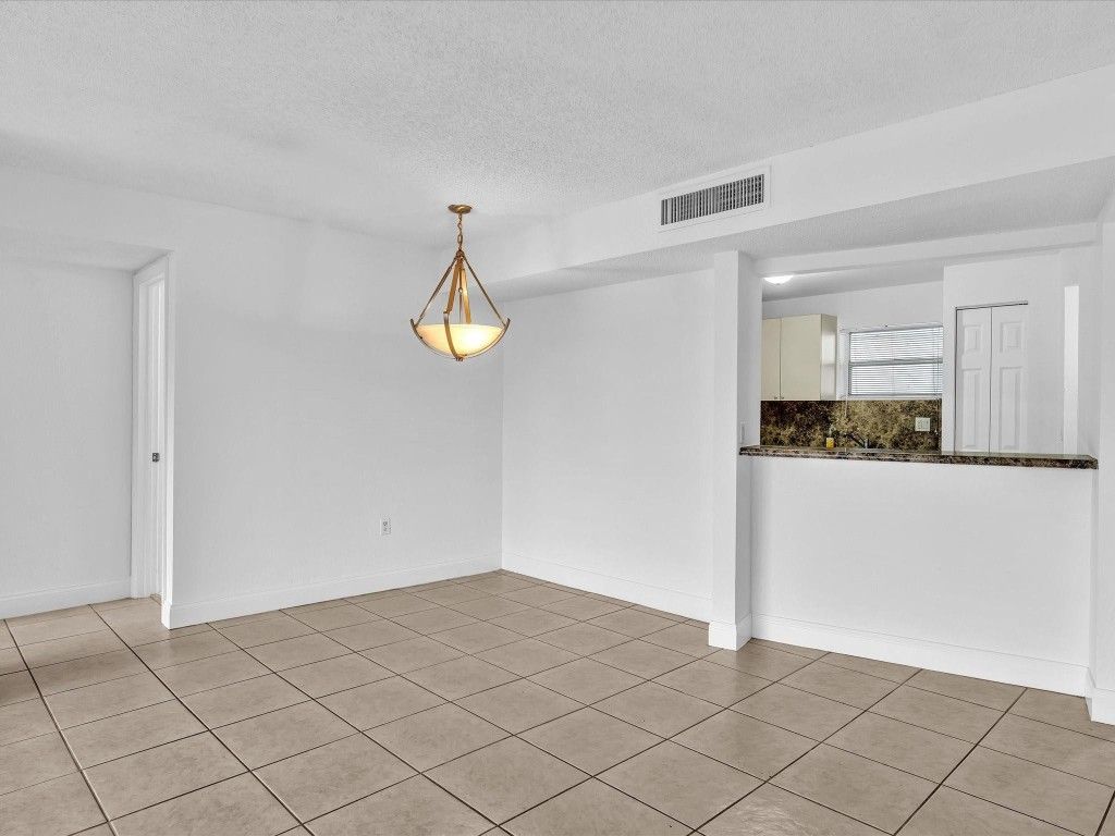 4255 N University Drive, Unit 308, Sunrise, FL 33351 Photo
