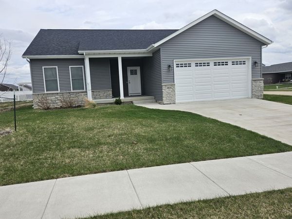 1831 S 5th Street, Eldridge, IA 52748
