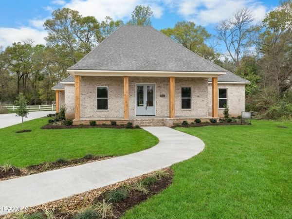 1007 Beaujolais Parkway, Lafayette, LA 70508