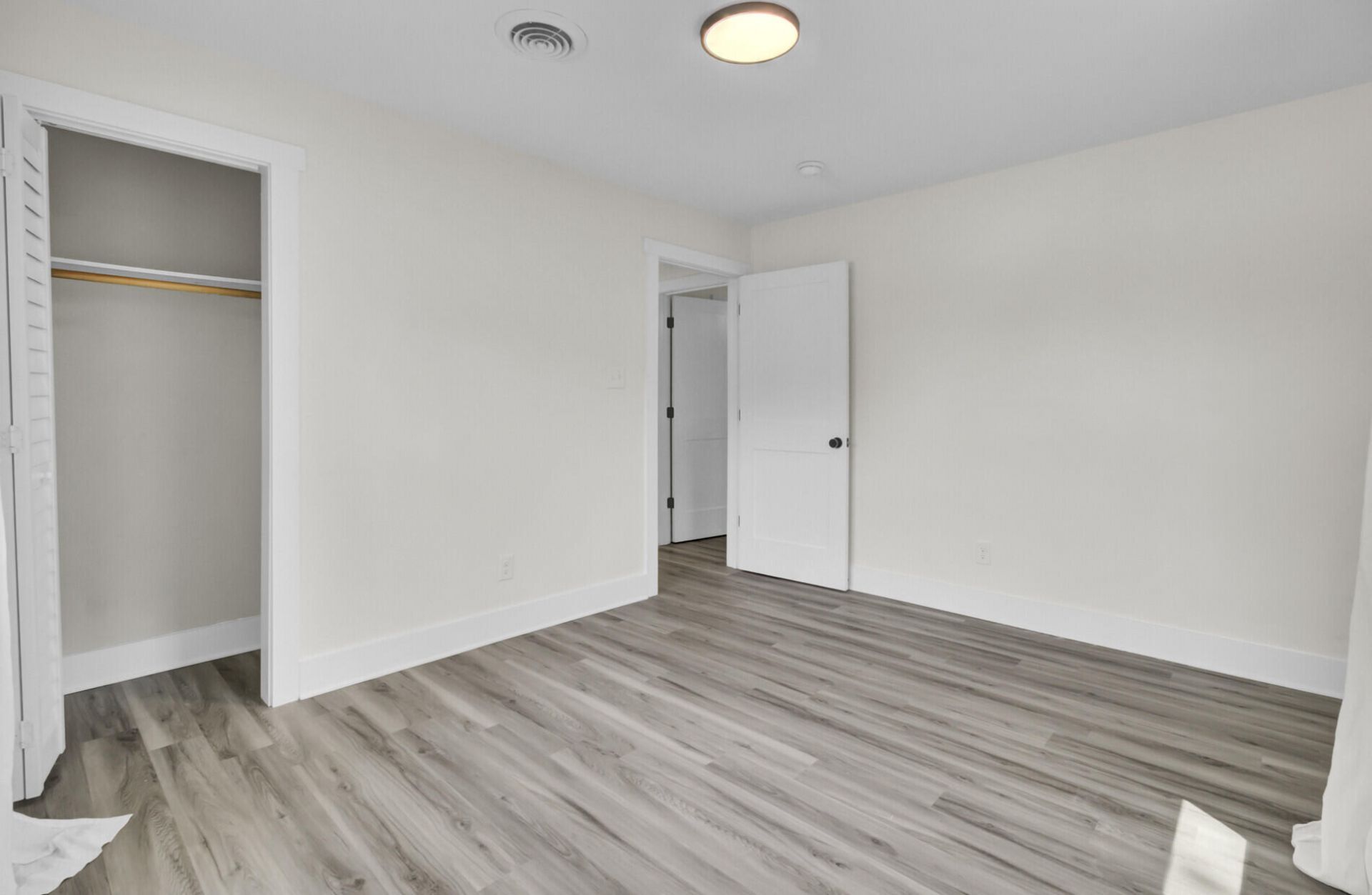 818 W Madison Avenue Photo 36