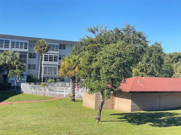 2900 NW 47th Ter, Unit 209A, Lauderdale Lakes, FL 33313