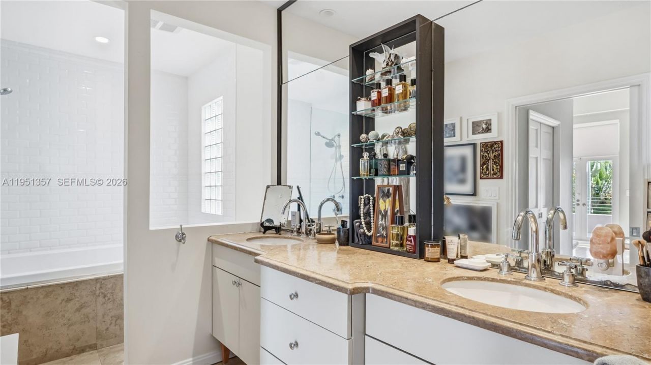 4805 Cherokee Ave, Miami Beach, FL 33140 Photo