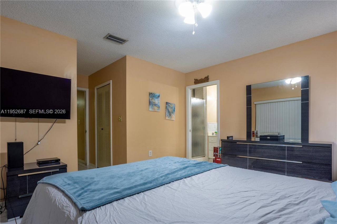 699 NW 134th Pl, Miami, FL 33182 Photo