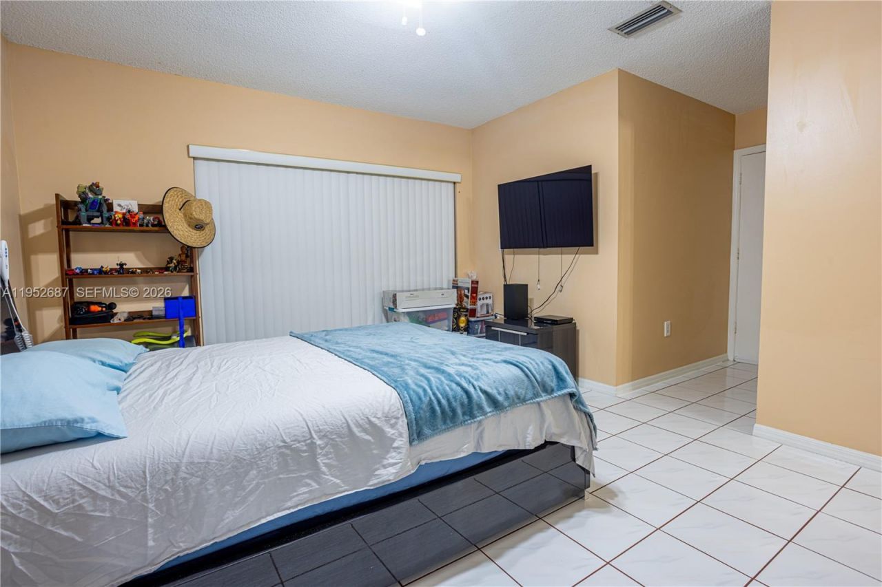 699 NW 134th Pl, Miami, FL 33182 Photo