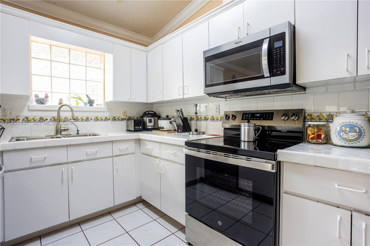 699 NW 134th Pl, Miami, FL 33182 Photo