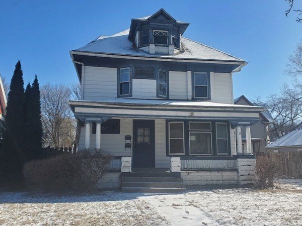 935 19th Street, Rock Island, IL 61201