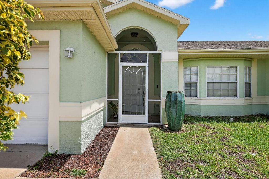 2631 SW Fair Isle Road, Port Saint Lucie, FL 34987 Photo