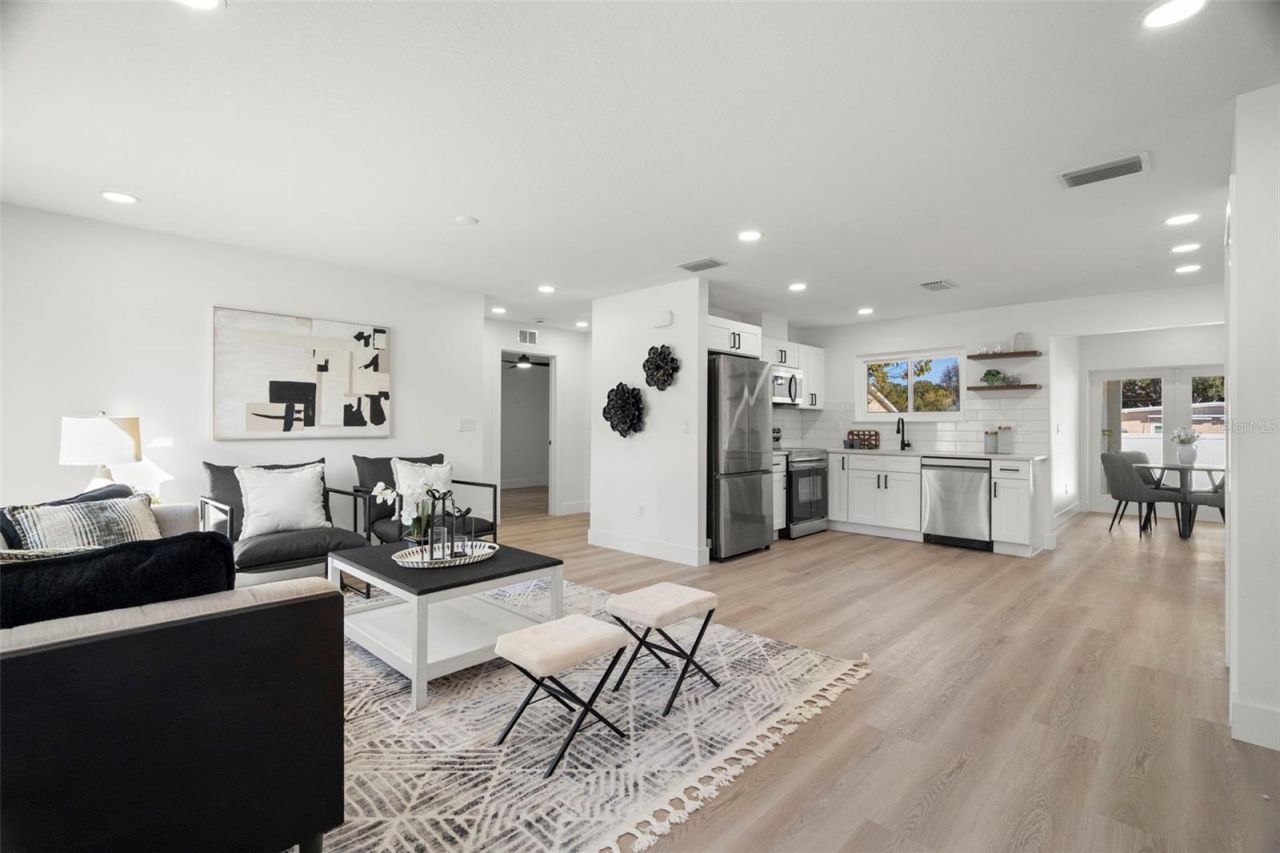 7211 Orpine Drive N, Saint Petersburg, FL 33702 Photo