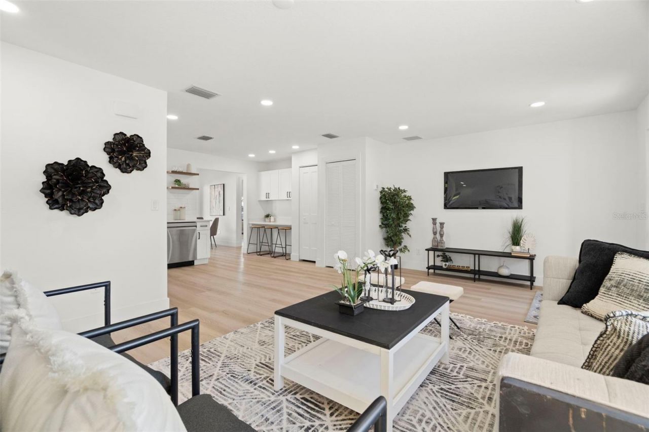 7211 Orpine Drive N, Saint Petersburg, FL 33702 Photo